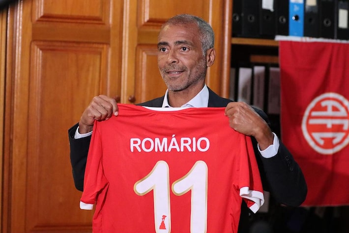 romário assina contrato com o américa-rj e pode voltar a jogar aos 58 anos