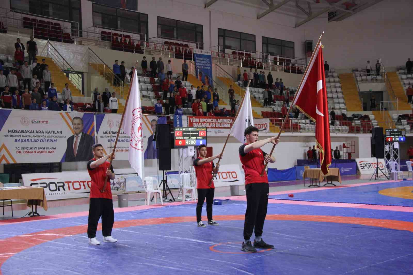 u15 türkiye güreş şampiyonası’nın açılış seremonisi yapıldı