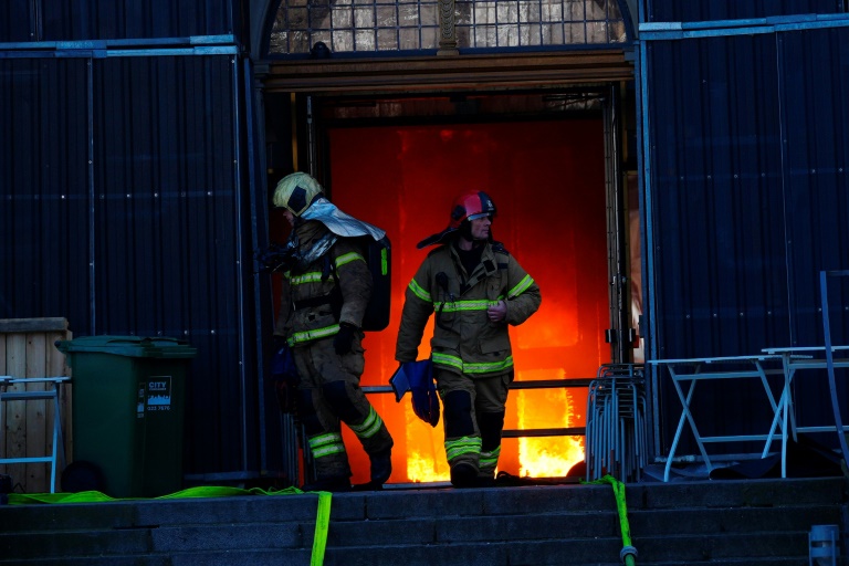 danemark: l'incendie de la vieille bourse de copenhague sous contrôle