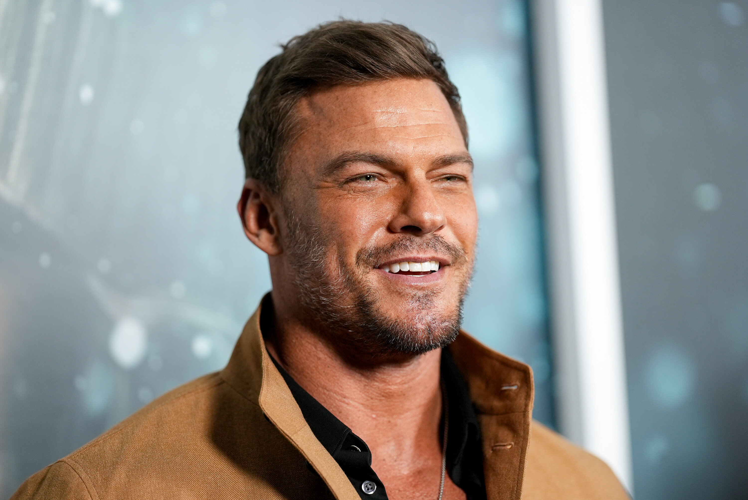 amazon, right-wing 'reacher' fans flip out after alan ritchson calls trump a 'rapist and a con-man'