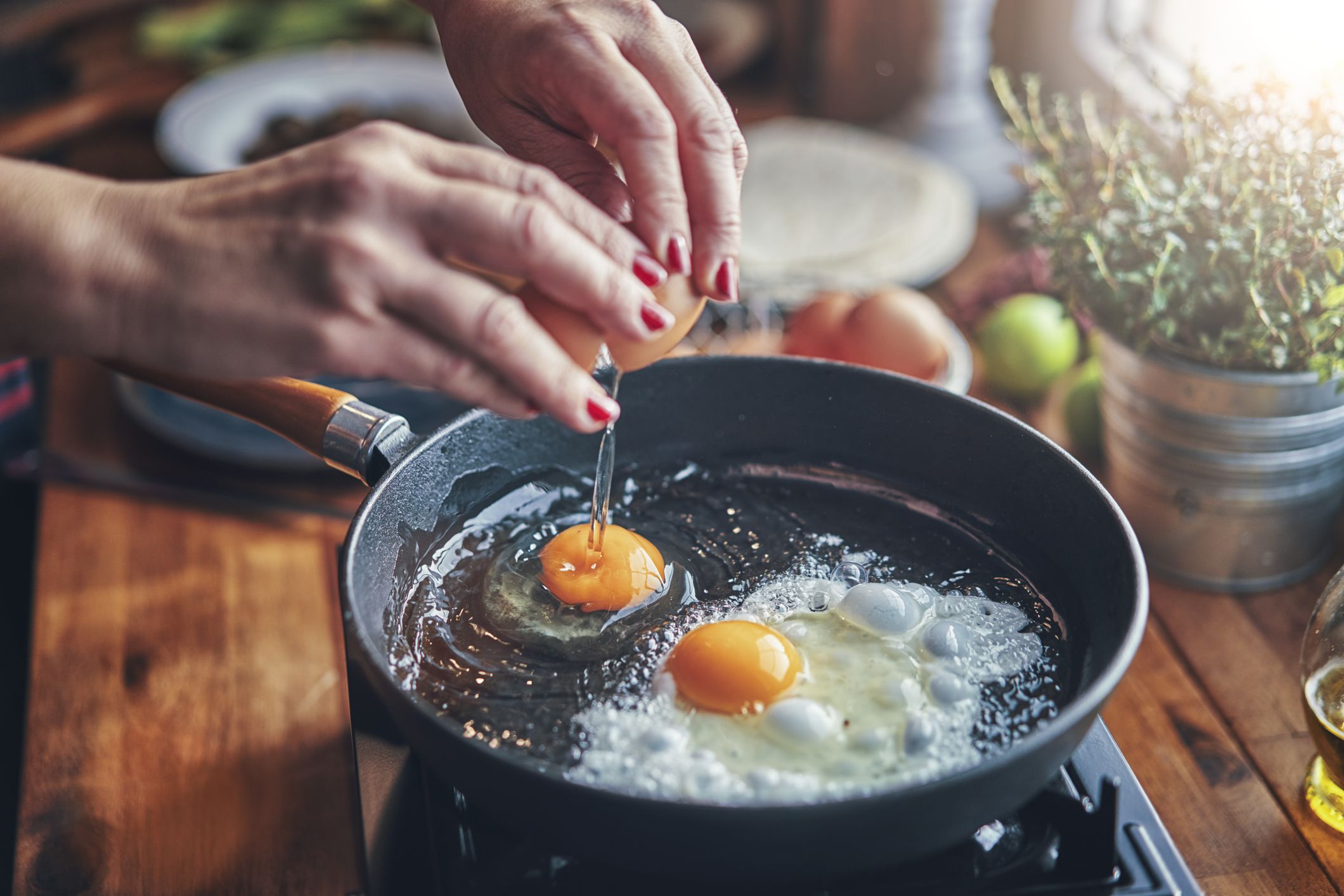 6 Things You Should Never Cook in Cast-Iron Skillet