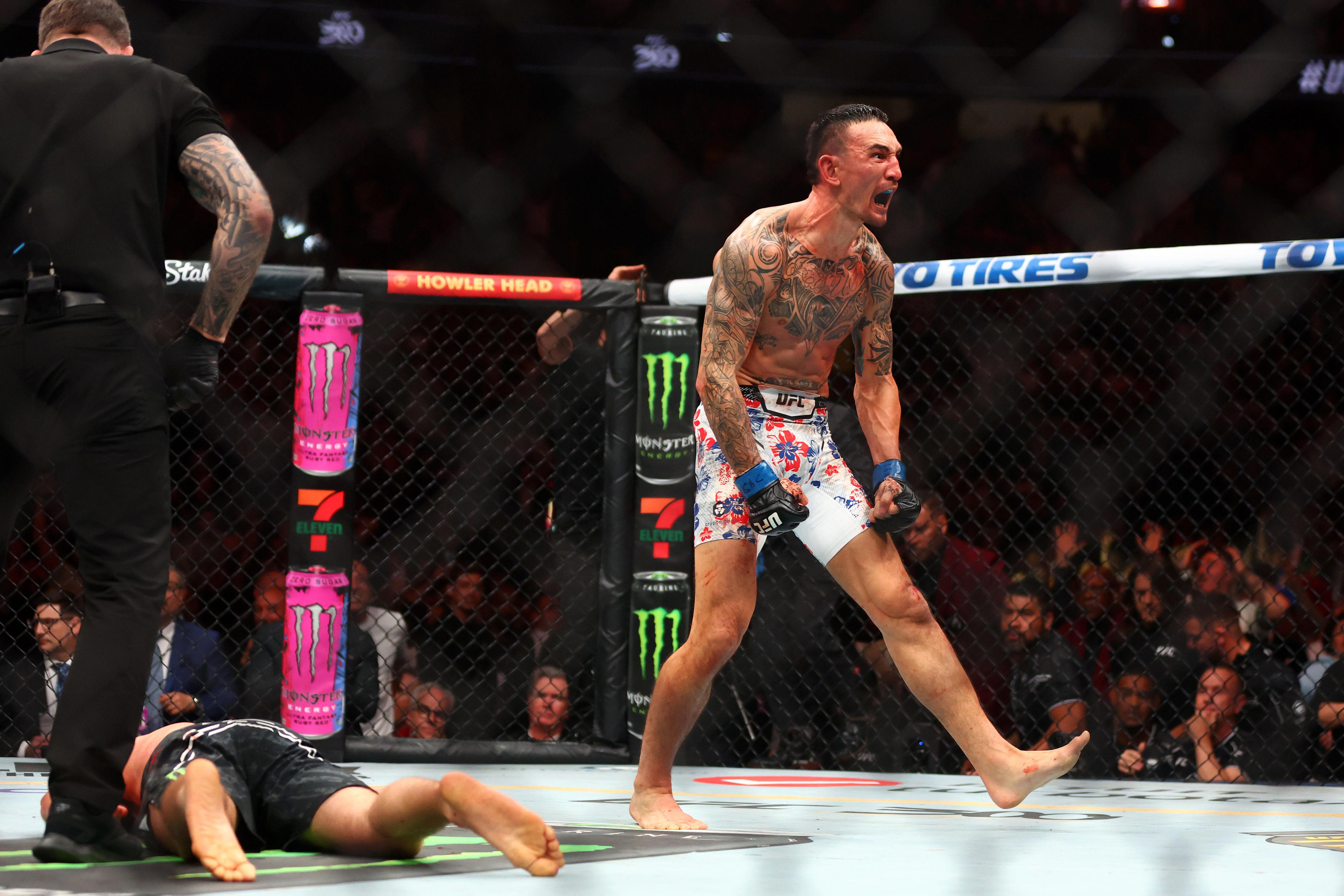 joe rogan calls max holloway's ufc 300 finish of justin gaethje 'the greatest knockout of all time'