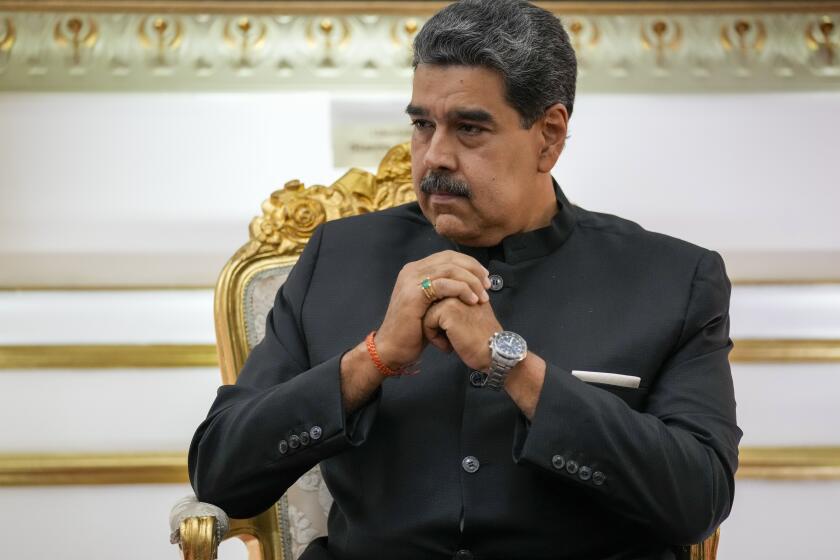 venezuela ordena cierre de embajada en ecuador en apoyo a méxico, que busca más respaldo en la celac