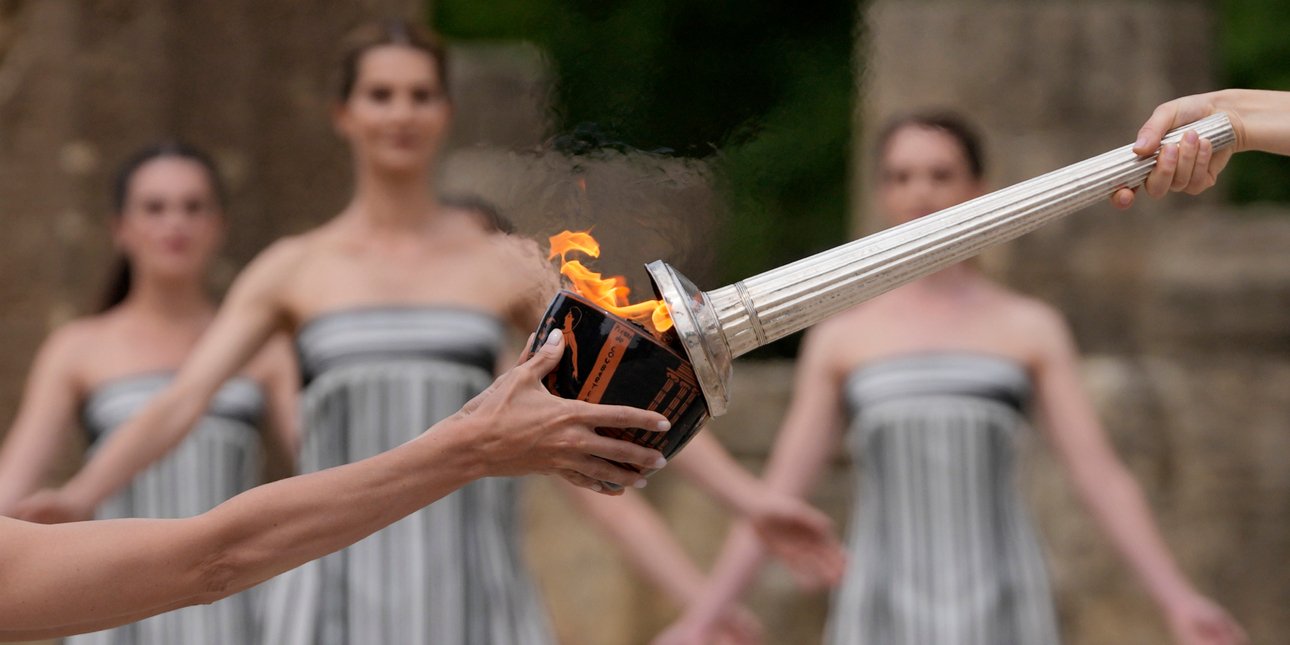 πρώτο θέμα στα γαλλικά μμε η αφή της ολυμπιακής φλόγας: «άναψε στην αρχαία γενέτειρα των αγώνων, στην ελλάδα»