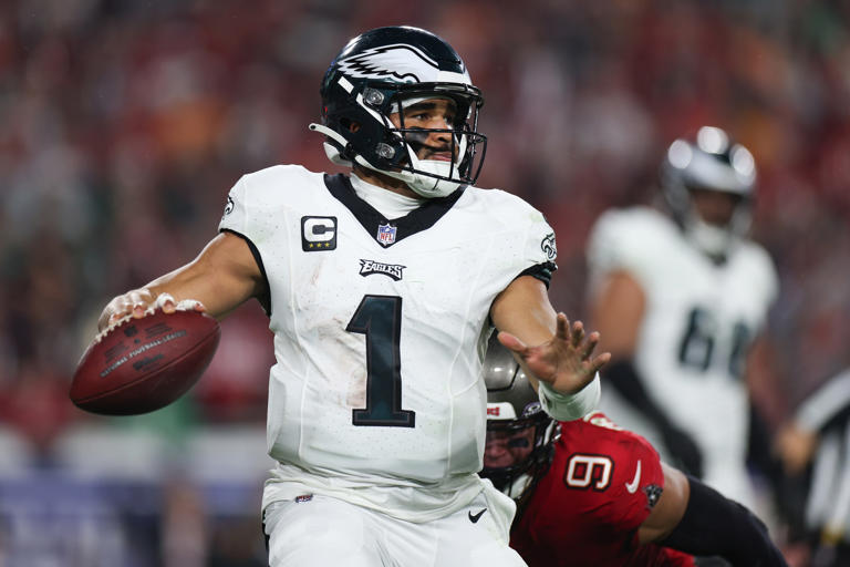 Philadelphia Eagles QB Jalen Hurts (1) looks to throw against the Tampa Bay Buccaneers.
