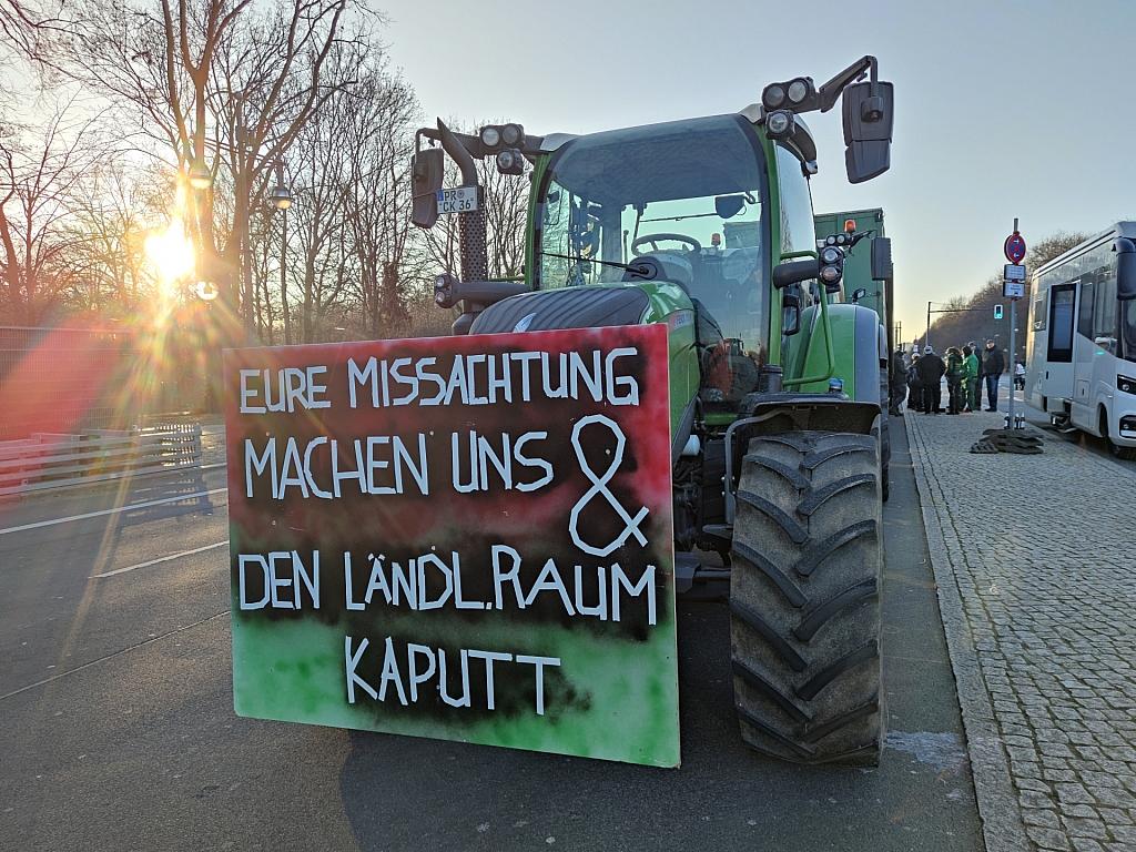 bauernpräsident droht mit rückkehr der traktoren