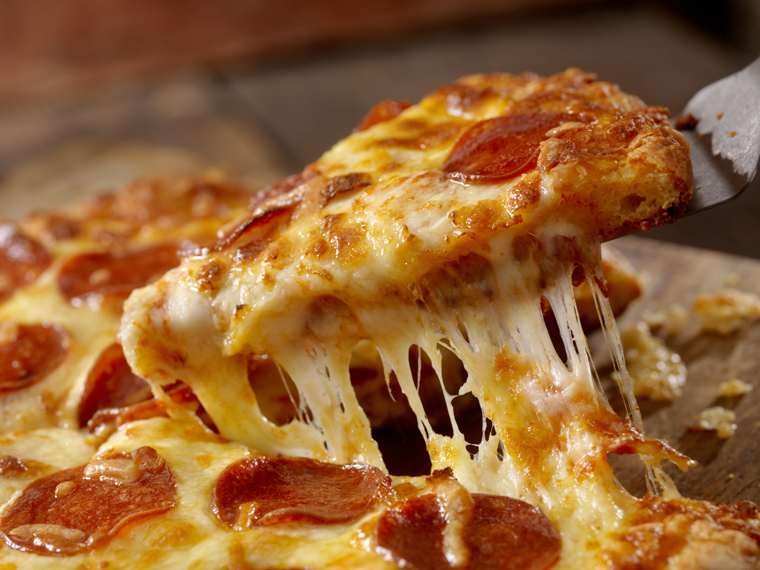 to τυρί που αποθεώνει την πίτσα και την καρδιά σου