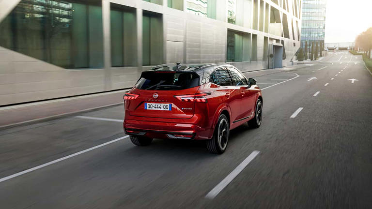 Nissan Qashqai vs. Toyota Corolla Cross: comparativa de SUV híbridos