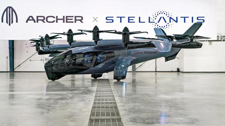 Stellantis ve Archer, şehir içinde dikey kalkış ve iniş yapabilen elektrikli uçak geliştiriyor. Proje hayata geçtiğinde ulaşımda devrim yaratacak.