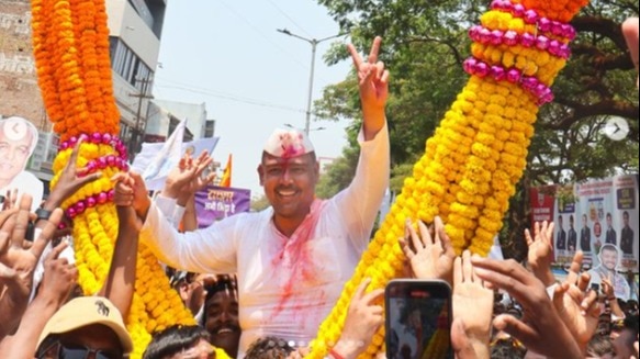 maharashtra congress leader to contest as independent, uddhav thackeray reacts