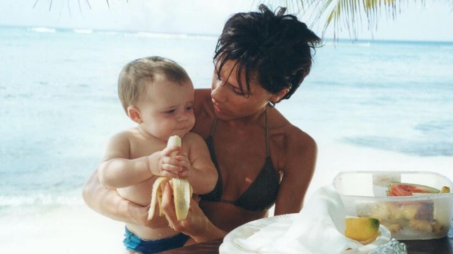 βικτόρια μπέκαμ: η φωτογραφία με τον γιο της μπρούκλιν από το παρελθόν