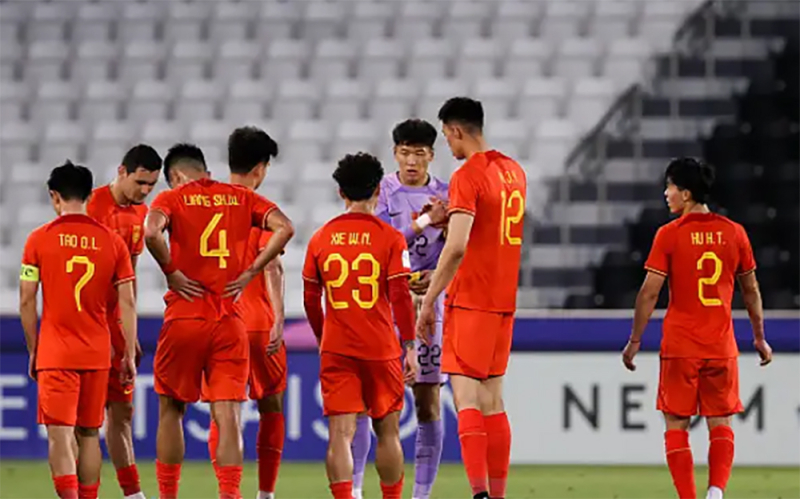 중국축구 또 굴욕, 황당 전략마저 실패…2m 골키퍼 교체 투입해 최전방 배치
