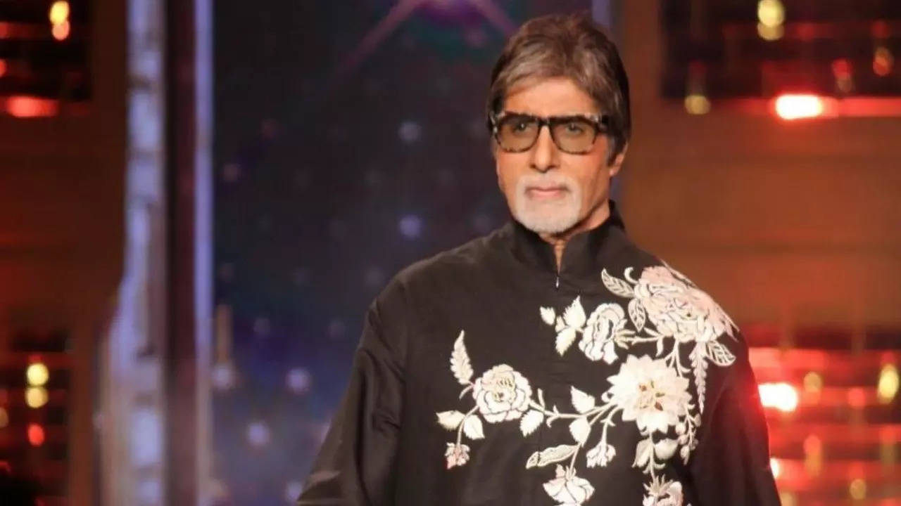 Amitabh Bachchan Drops A Cryptic Note About Social Media, Leaves Fans ...