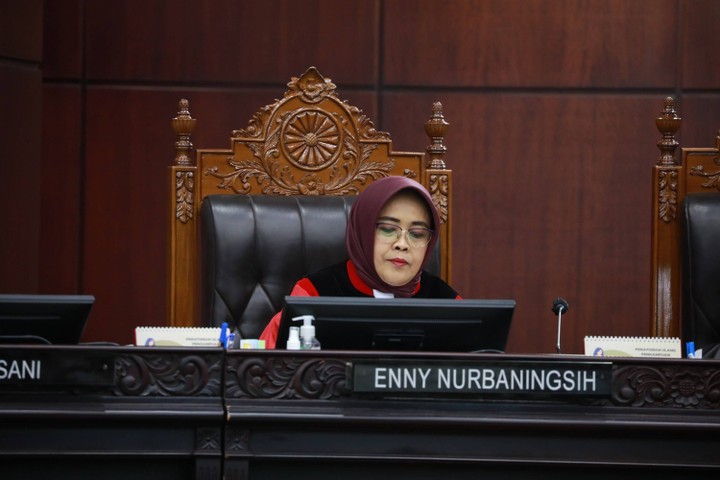mk tolak gugatan pilpres anies-muhaimin, 3 hakim dissenting opinion
