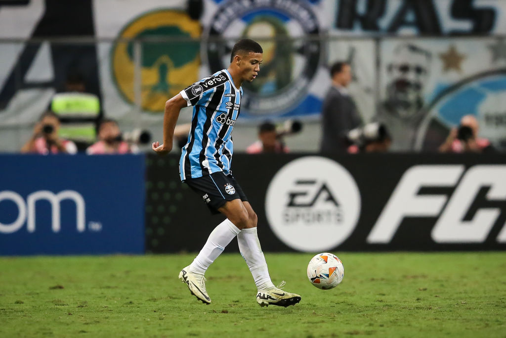 manchester united scout brazilian wonderkid due to 'ffp restrictions'