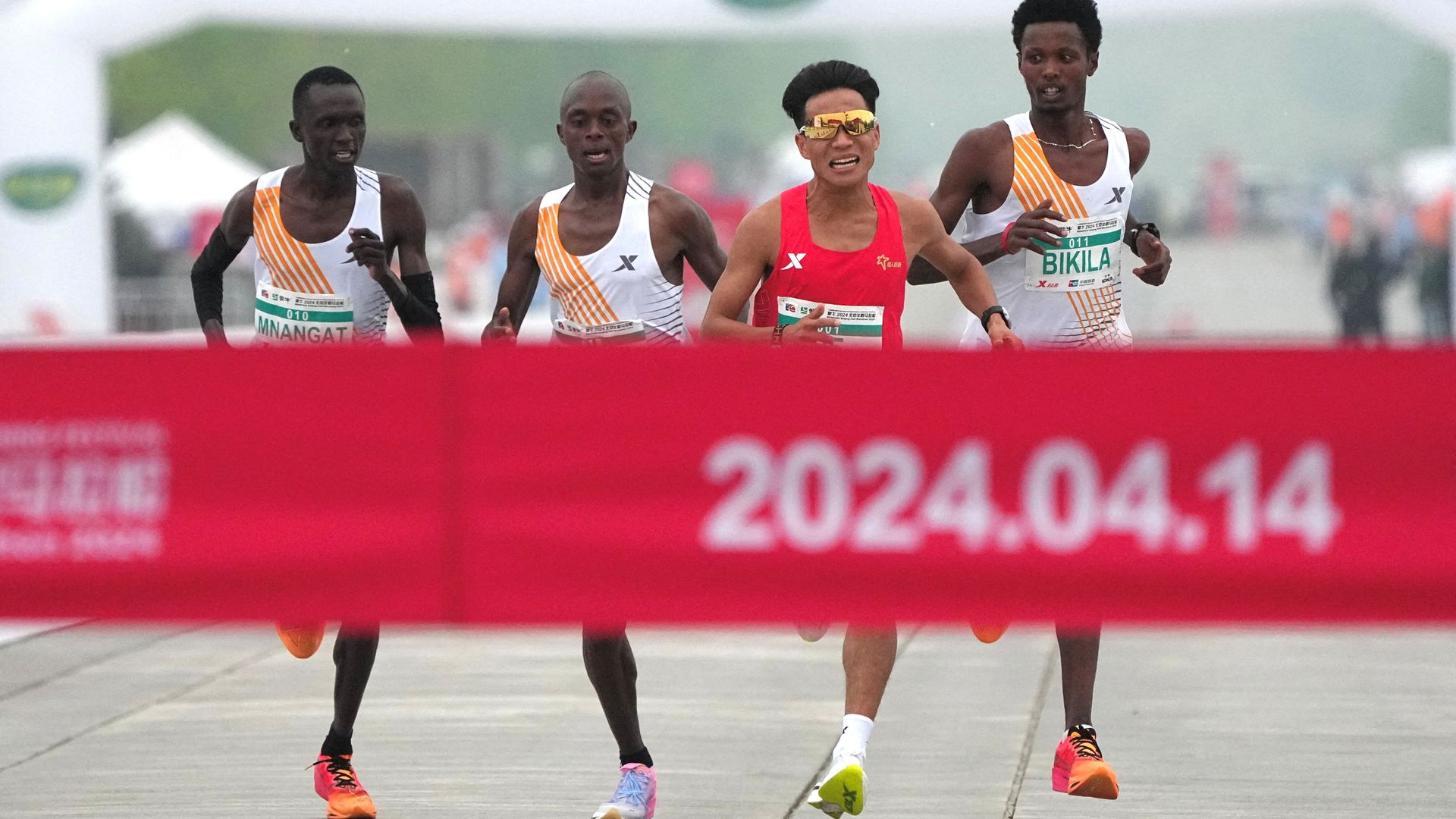 halbmarathon in peking: faire geste oder betrug? sieg von chinas champion he jie auf dem prüfstand