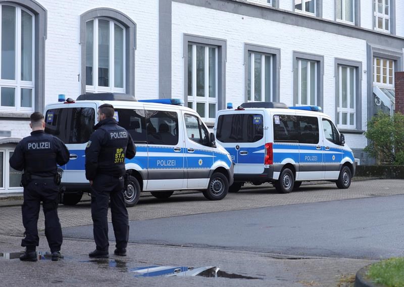 10 arrested in large-scale raid in germany targeting human smuggling gang that exploits visa permits