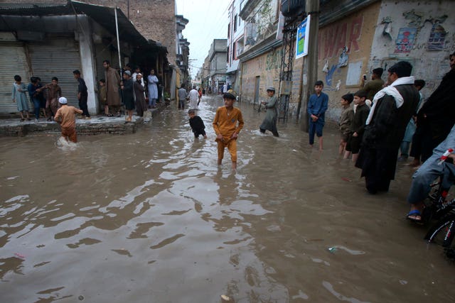 death toll from four days of rain in pakistan rises to 63