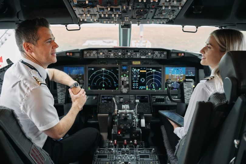 ryanair is hiring hundreds of aspiring pilots - and you don't need any flying skills