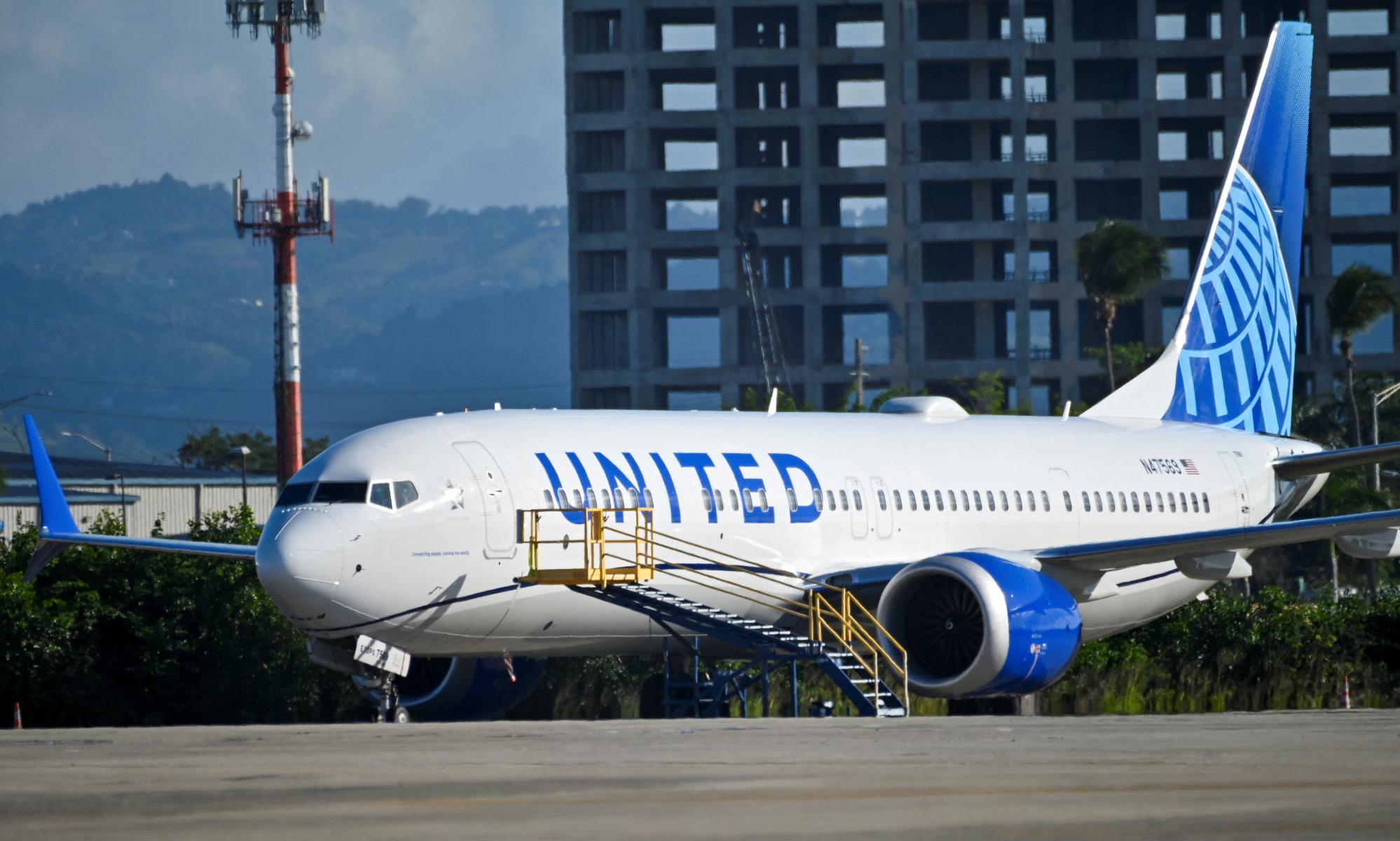 united airlines blames boeing problems for $200m hit to earnings