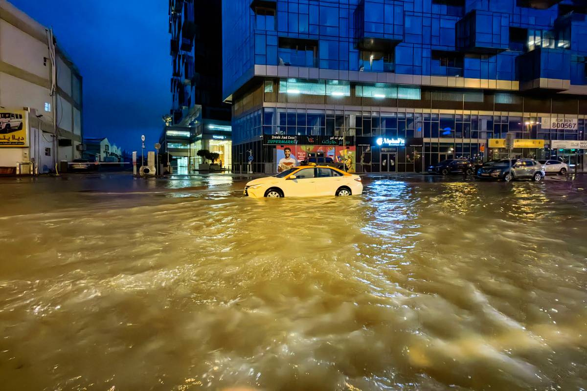 inundações extremas no dubai: em 24 horas, choveu o mesmo que choveria num ano inteiro