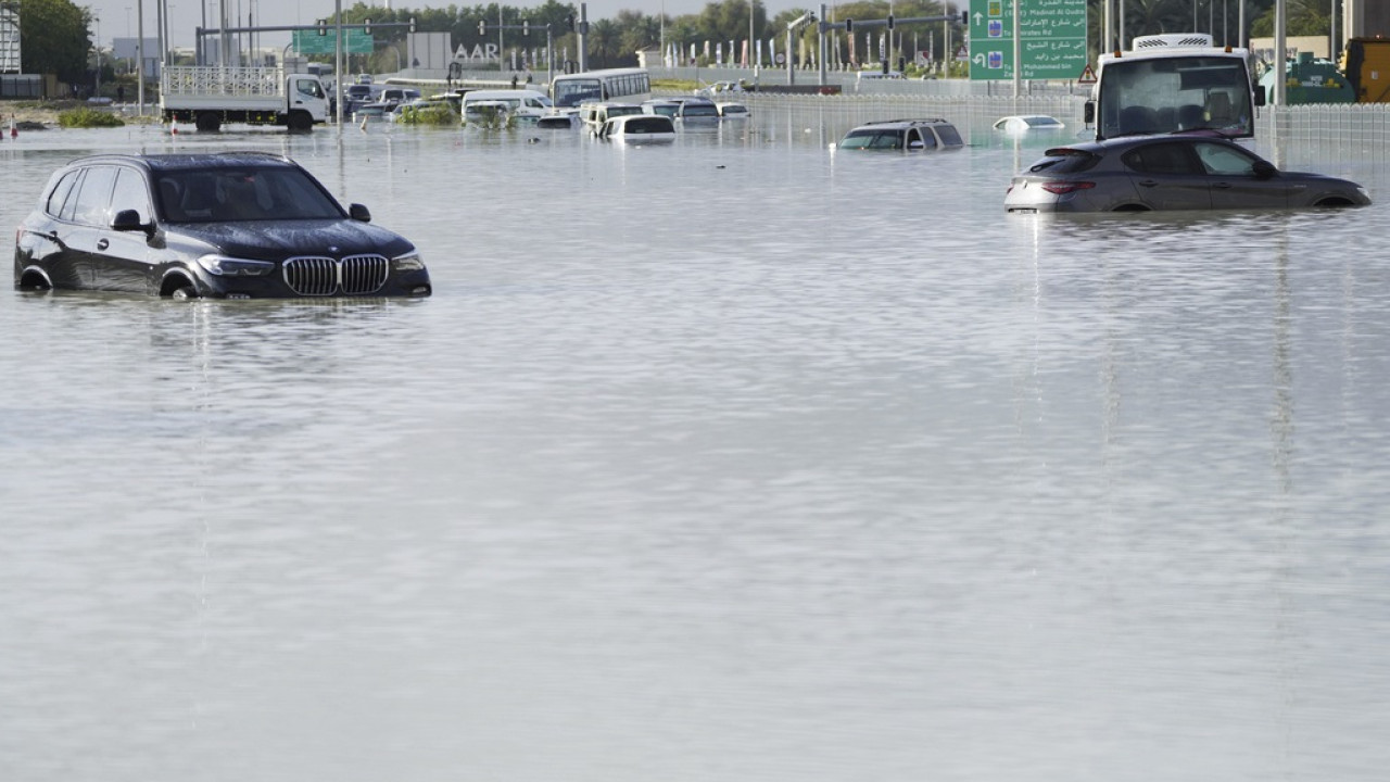 πλωτή πόλη το ντουμπάι: γιατί πλημμύρισε η «πρωτεύουσα» της τεχνητής νοημοσύνης -απίστευτες εικόνες