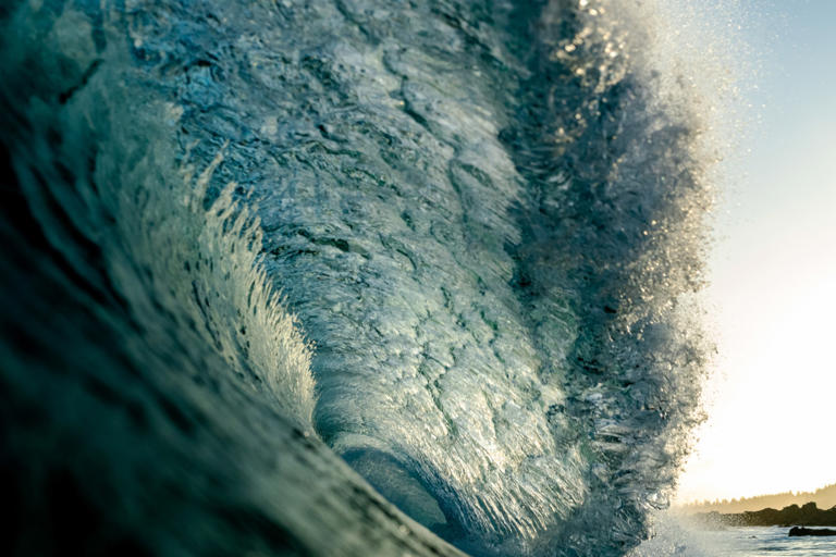 Mind Surf Material: Mesmerizing Photos of Perfect, Empty Waves