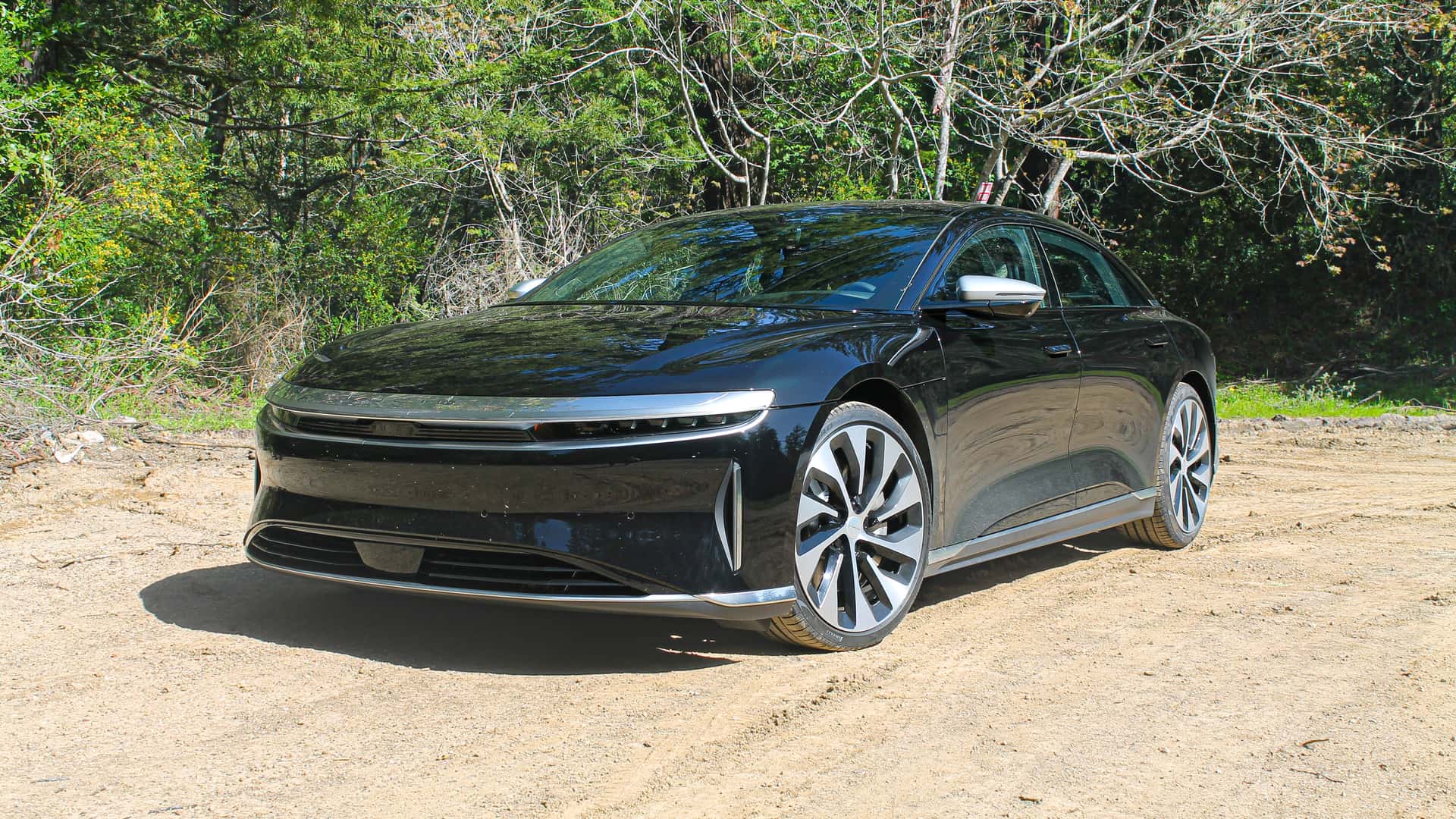 the 2024 lucid air grand touring gets faster charging, still 516 epa miles of range