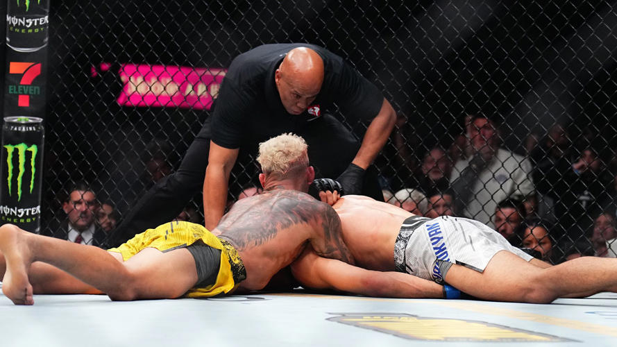 Charles Oliveira thought Arman Tsarukyan went out in D’Arce choke attempt at UFC 300