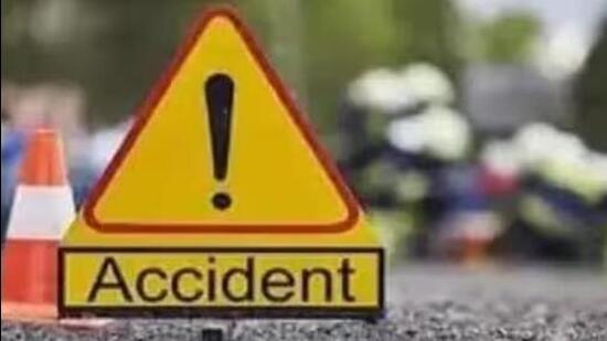 10 in car including 5-year-old killed as it rams into truck on gujarat expressway