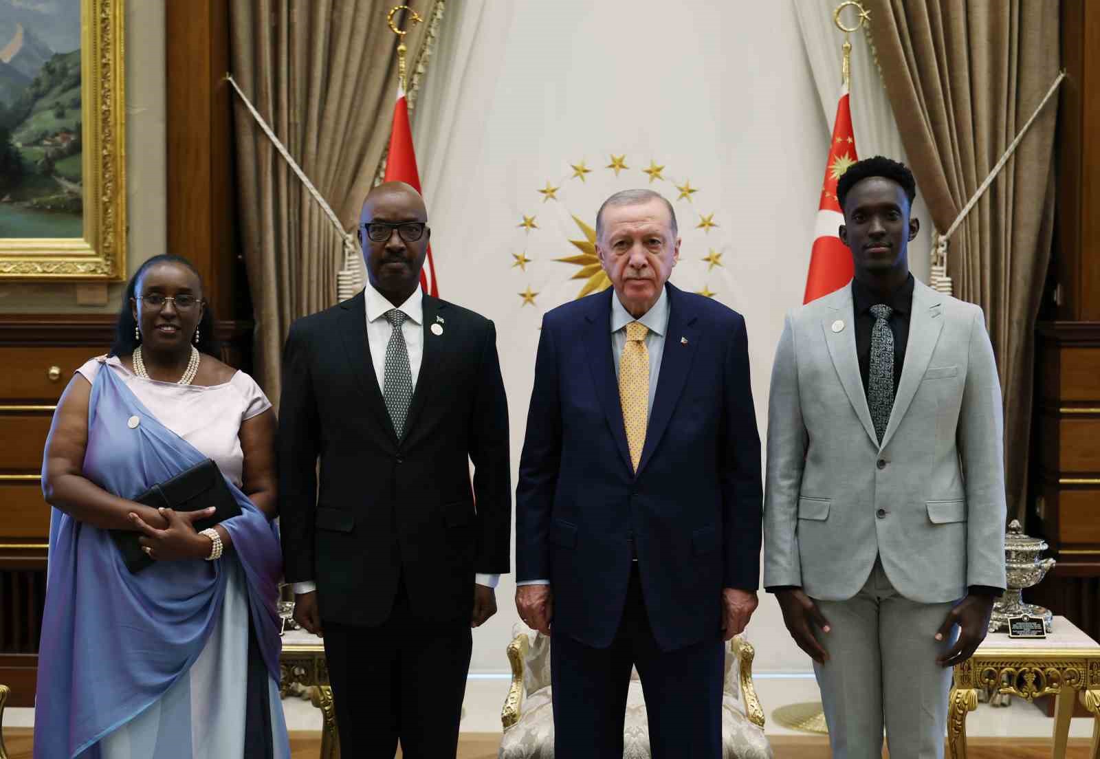 cumhurbaşkanı erdoğan’a ruanda ve nikaragua büyükelçilerinden güven mektubu