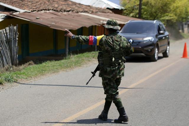 enfrentamientos entre grupos armados mantienen confinado a municipio de nariño