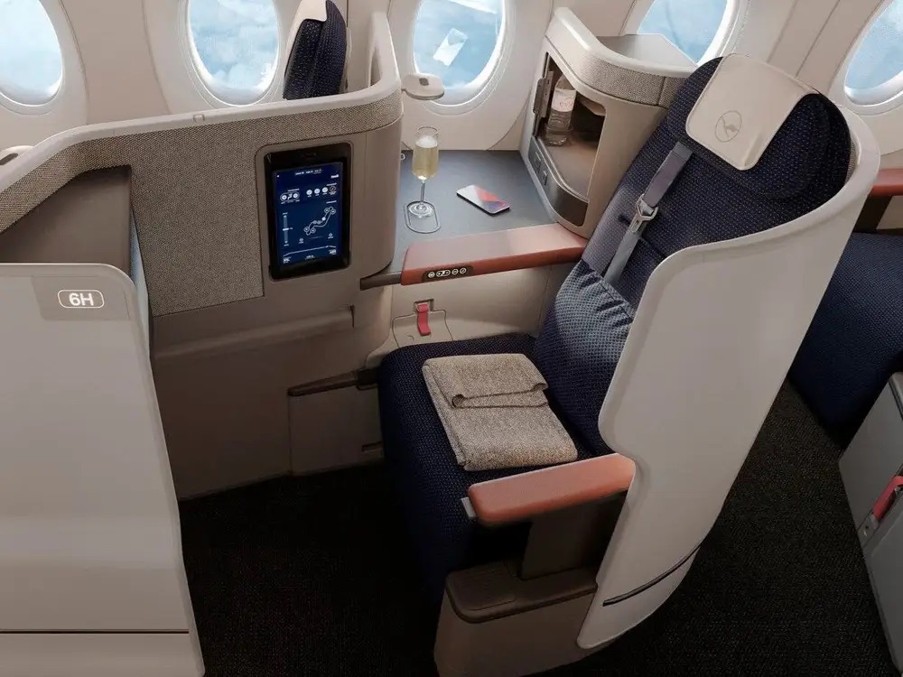 neue flugzeugkabine bei lufthansa: so sieht es im airbus a350 aus – mit doppelbett in der first class