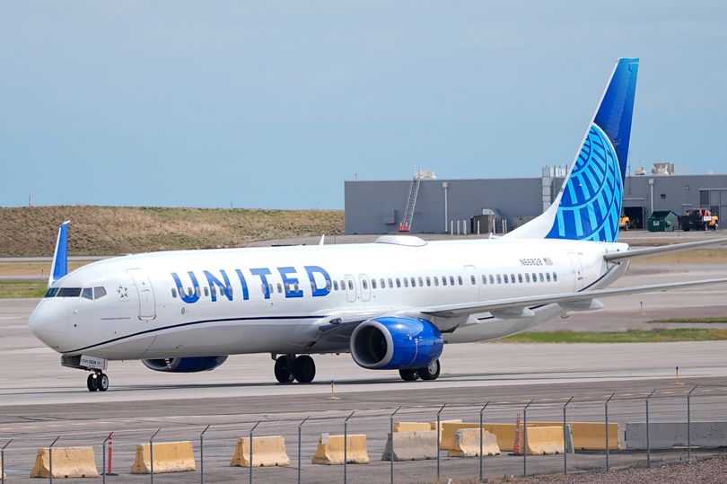 united airlines blames $124m loss in a quarter on grounding of boeing planes