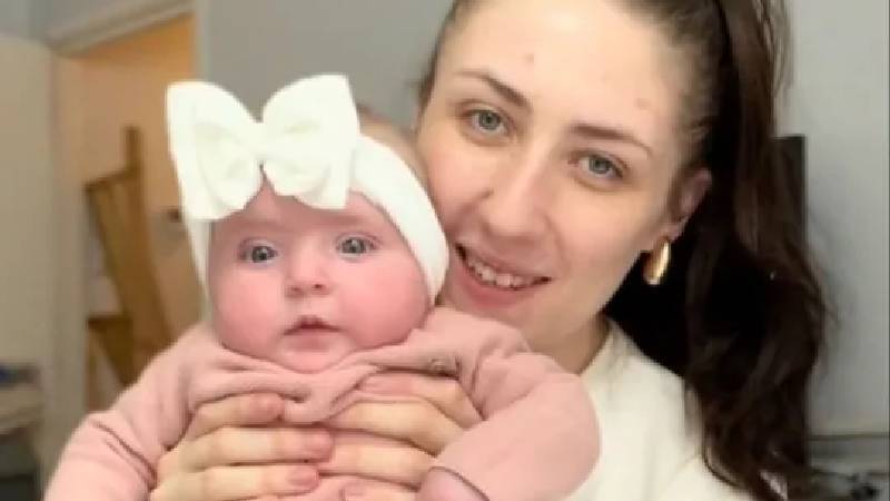hastanede bebekler karıştı, anne durumu evde bebeğin altını değiştirirken anladı