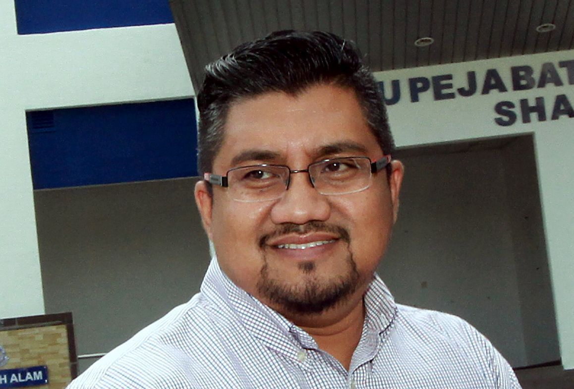 i'll be back to hand over my devices, says chegubard after giving statement to macc