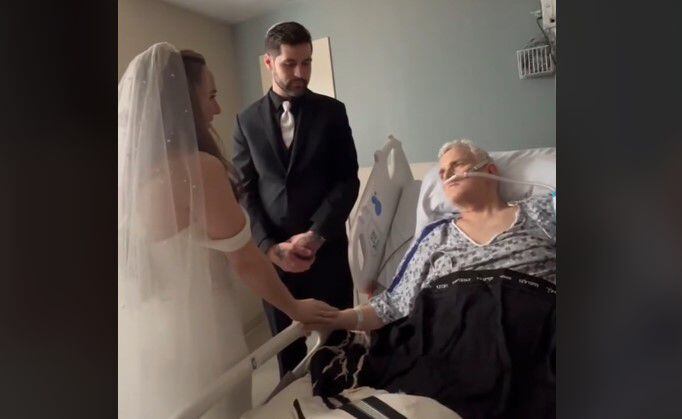 novia se casó en el hospital para que su padre no se perdiera el momento antes de morir