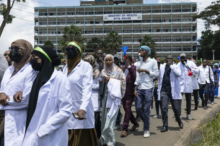 grève de médecins au kenya: la justice ordonne de parvenir à un accord d'ici vendredi