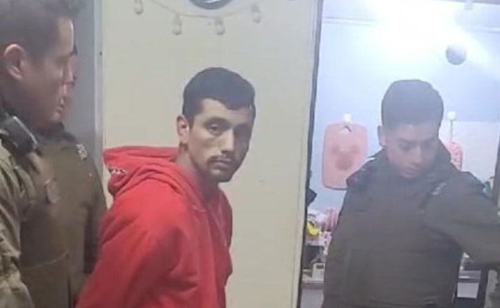 valparaíso: ladrón que ingresó a robar a casa fue detenido tras quedarse dormido en el sillón