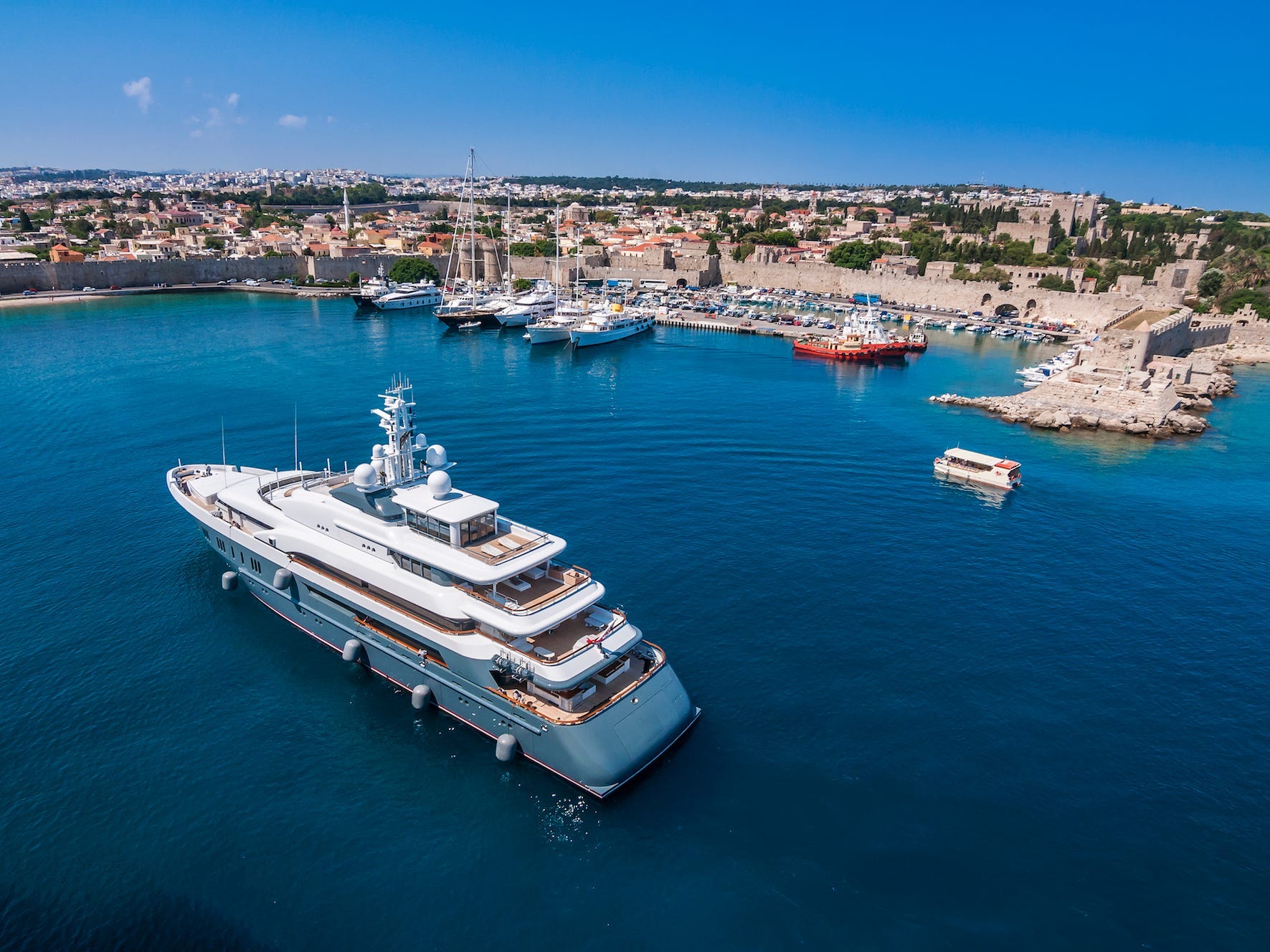 microsoft, russian oligarchs can't buy superyachts — but rich americans are helping to fill the void