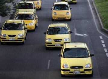 ¿qué hacer si un taxista le cobra más de lo que marca el taxímetro?