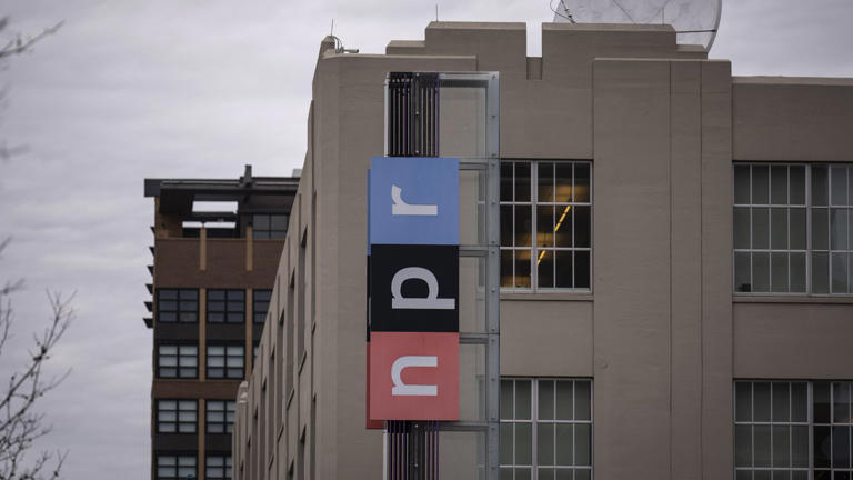 Suspended NPR editor resigns after accusing network of liberal bias