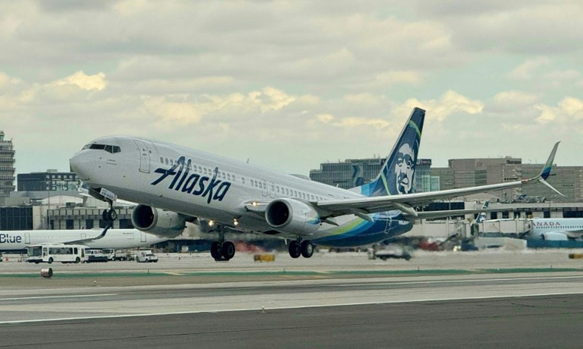 usa: tous les avions d'alaska airlines cloués au sol après une notification de la faa