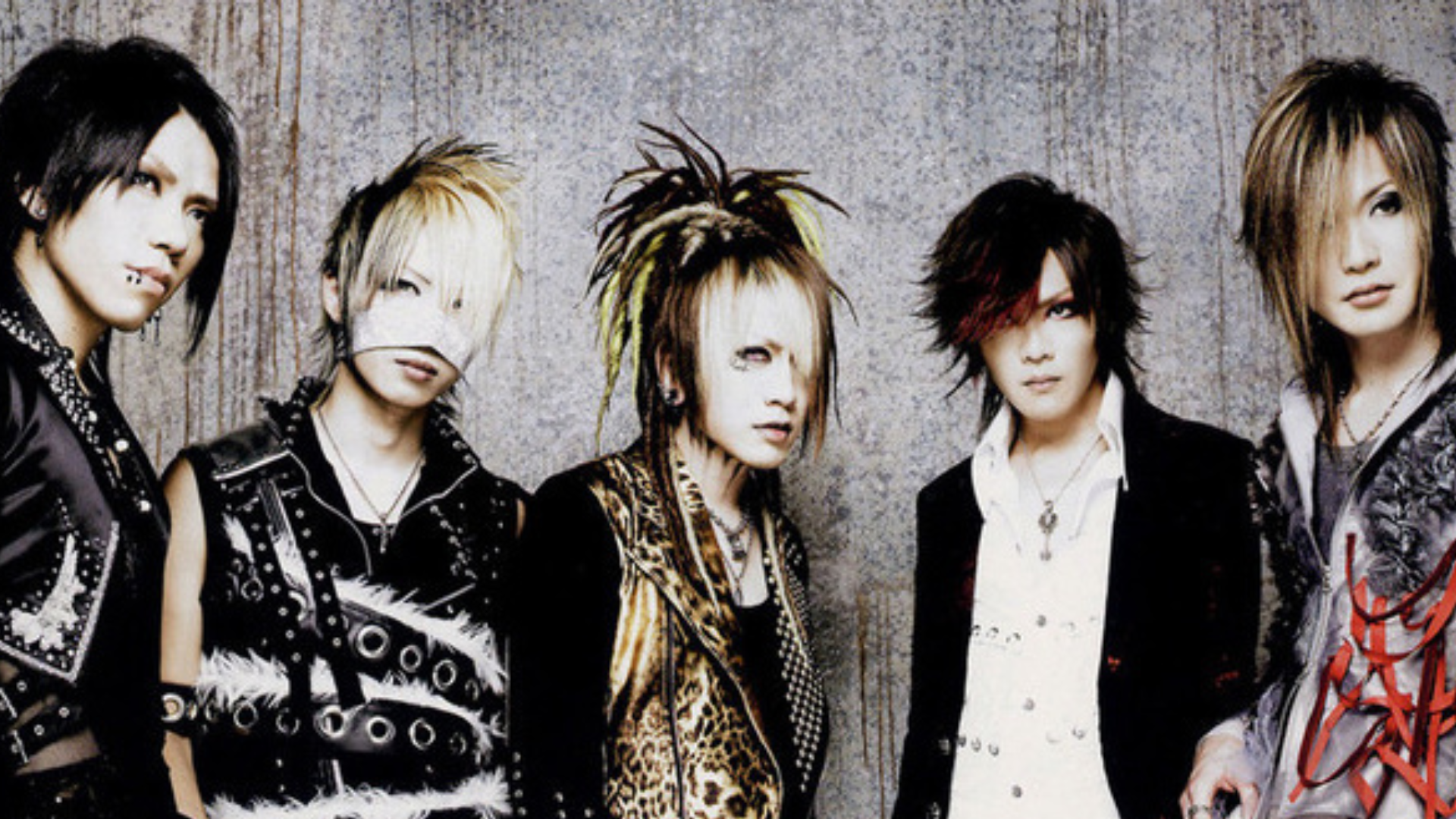 <p>According to TimeOut, ‘Visual Kei’ bands derive from a Japanese subculture where a huge focus is placed on the theatrical appearance of musicians.</p> <p>Image: King Records</p>