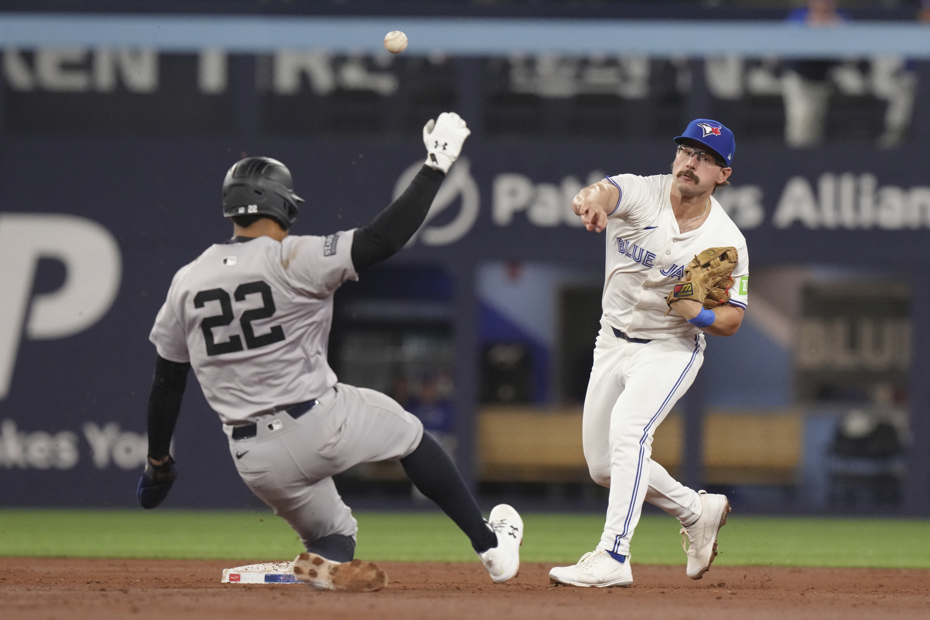 judge hits the tiebreaking single in 9th as yankees rally to avoid sweep with 6-4 win over blue jays
