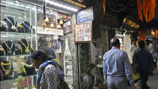 ‘your son is under arrest’: old delhi jewellery hub faces new scam