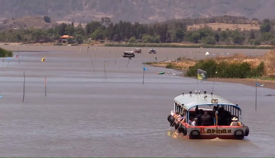 el lago de pátzcuaro en méxico está desapareciendo: autoridades culpan a la sequía y al robo de agua