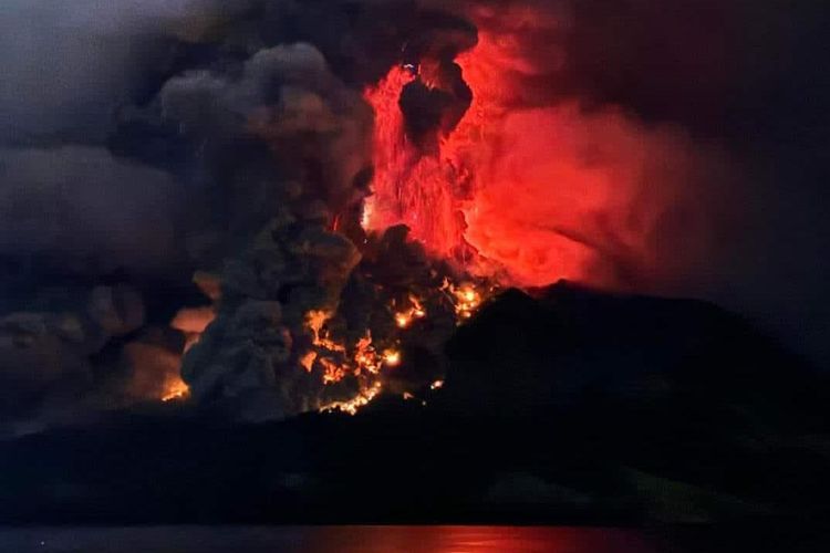 gunung ruang erupsi, bmkg imbau waspada potensi tsunami