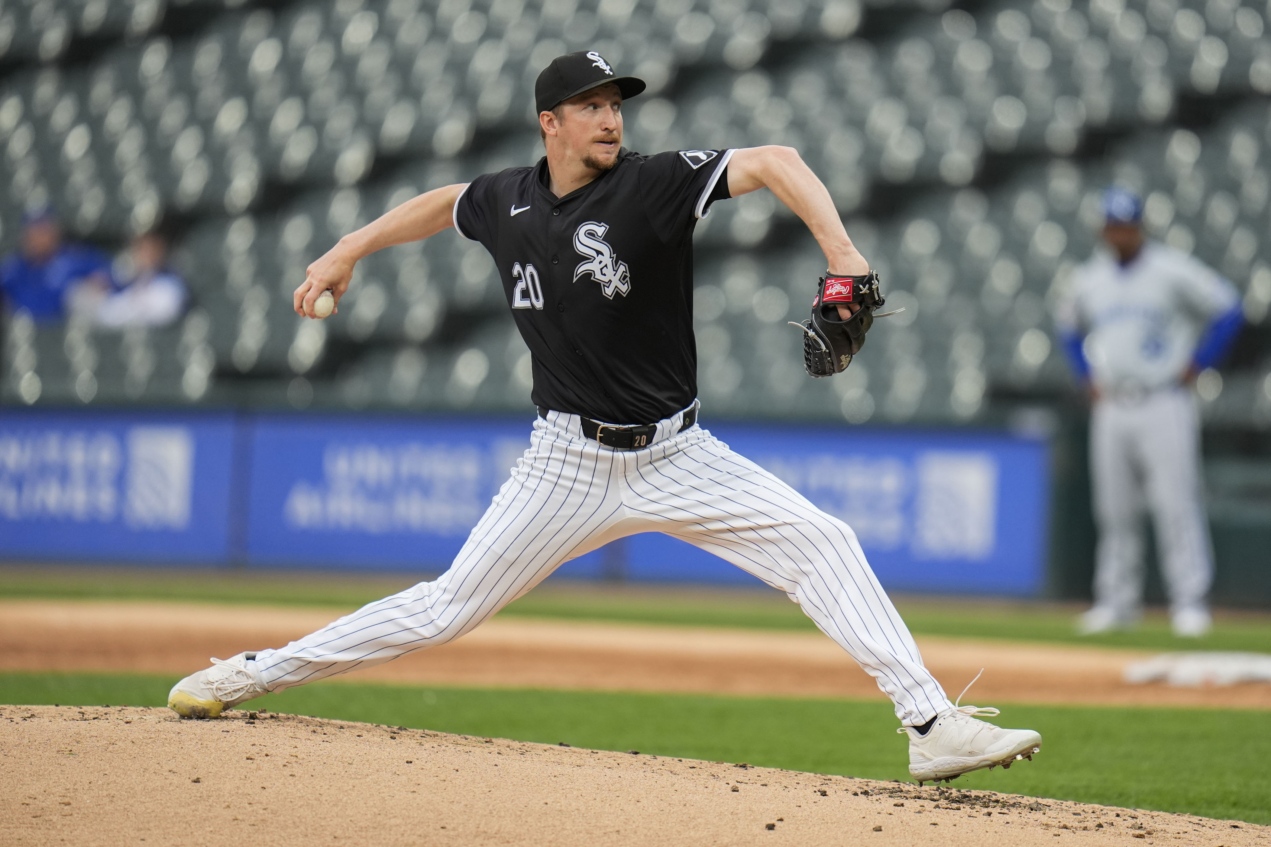 sheets and fedde lead white sox over royals 2-1 to stop 6-game skid with doubleheader split