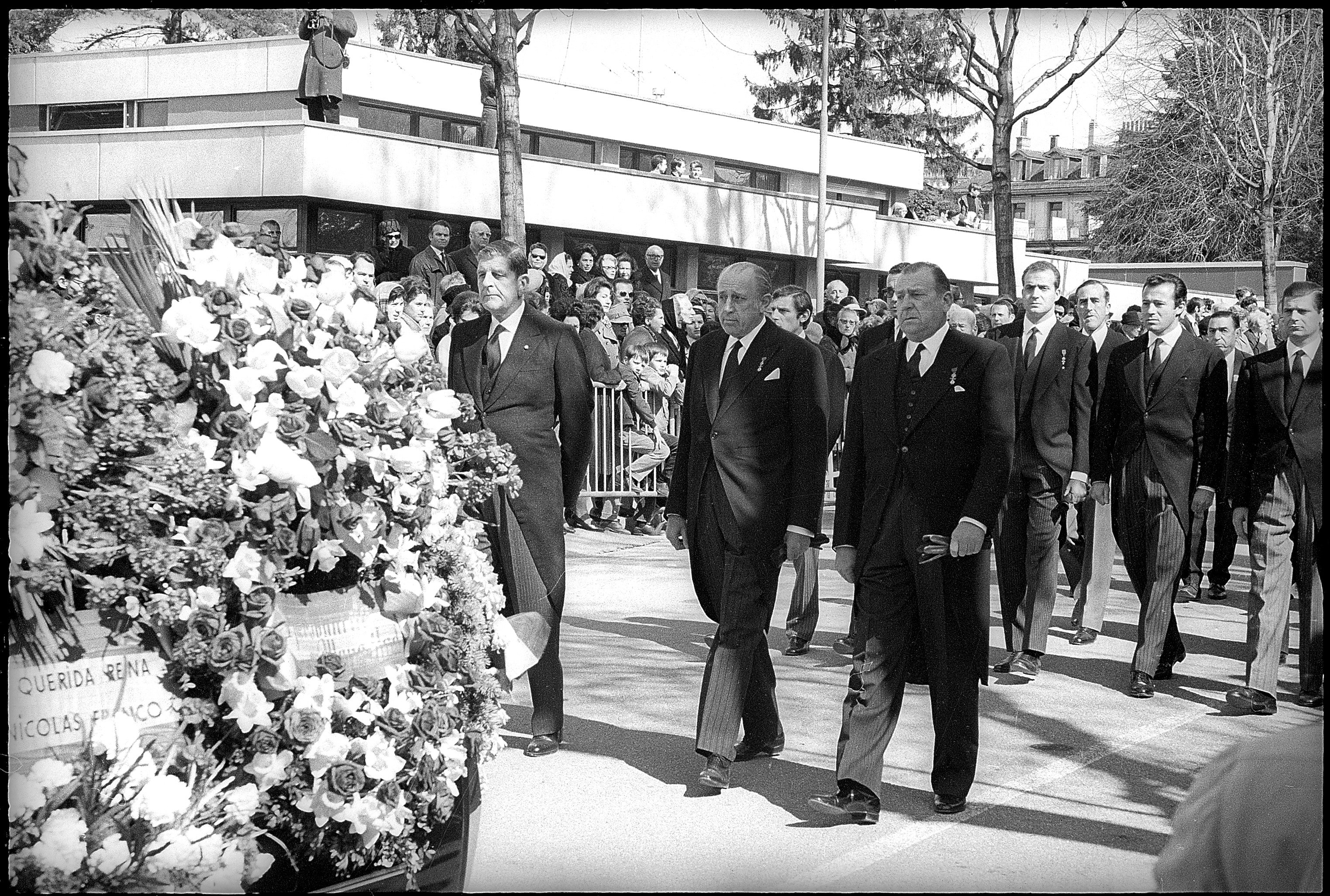 55 años del funeral de victoria eugenia de battenberg: un adiós marcado por una pelea entre hermanos (y otra entre padre e hijo)
